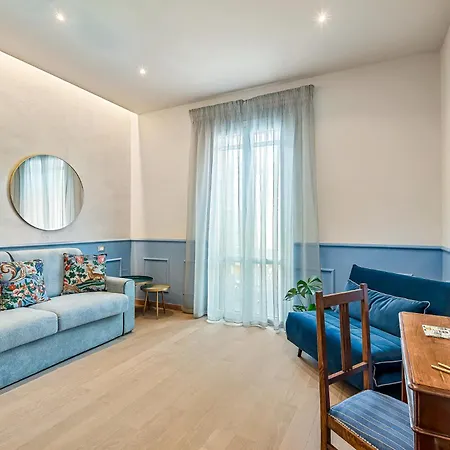 Acquazzurra, Typical Hoyse Center 비아레지오